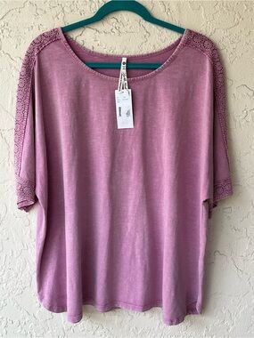 NWT Leo & Nicole Lavender Scoop Neck Top w/Crochet Trim on Sleeves & Shoulders